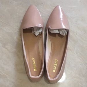 Nude pointed flats